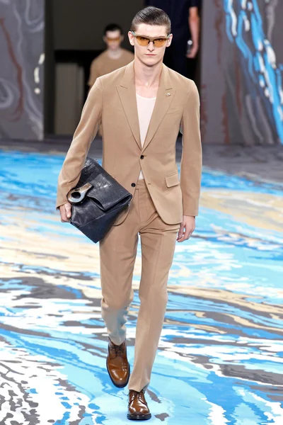Look 34